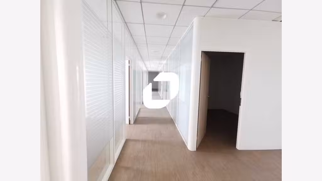 A louer Bureaux 2040m² Rungis