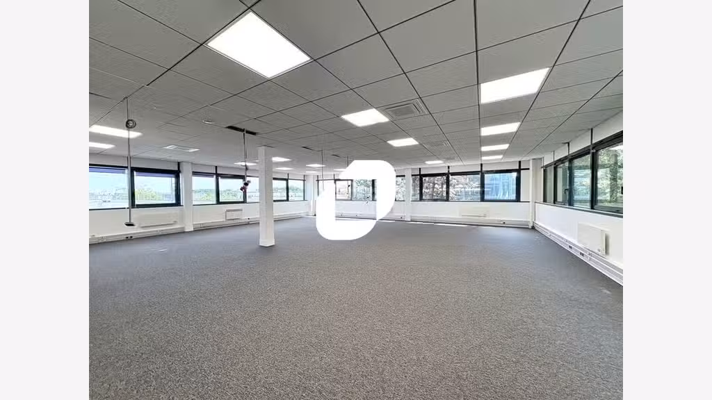 A louer Bureaux 343m² Saclay