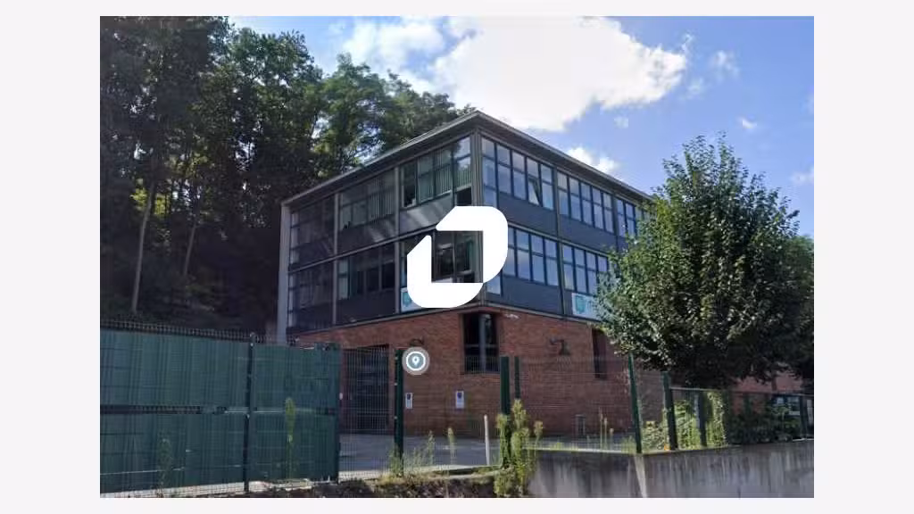 A louer Bureaux 618m² Saint cyr l'ecole