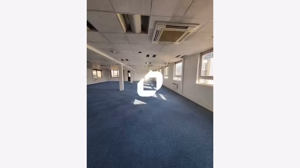 A louer Bureaux 885m² Saint denis