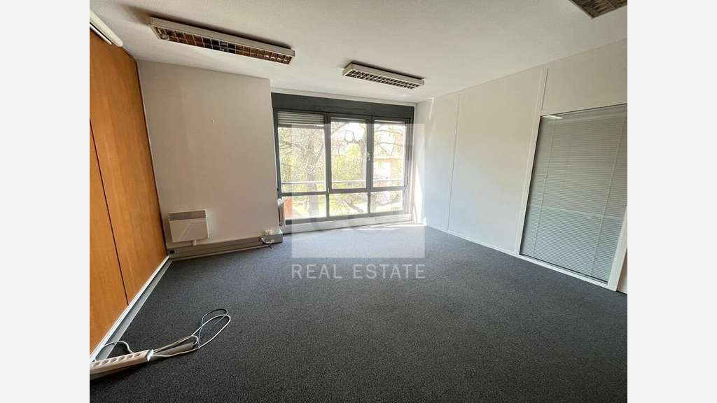 Bureau 22m² RDC à louer à Saint-Genis-Laval