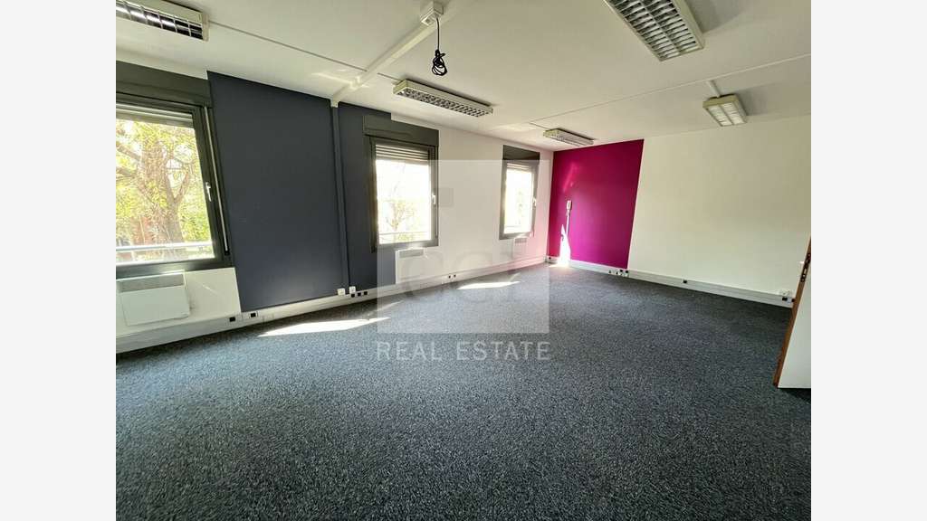 Bureau 22m² RDC à louer à Saint-Genis-Laval