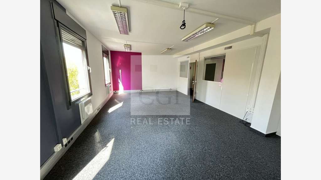 Bureau 22m² RDC à louer à Saint-Genis-Laval