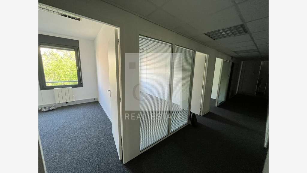 Bureau 22m² RDC à louer à Saint-Genis-Laval