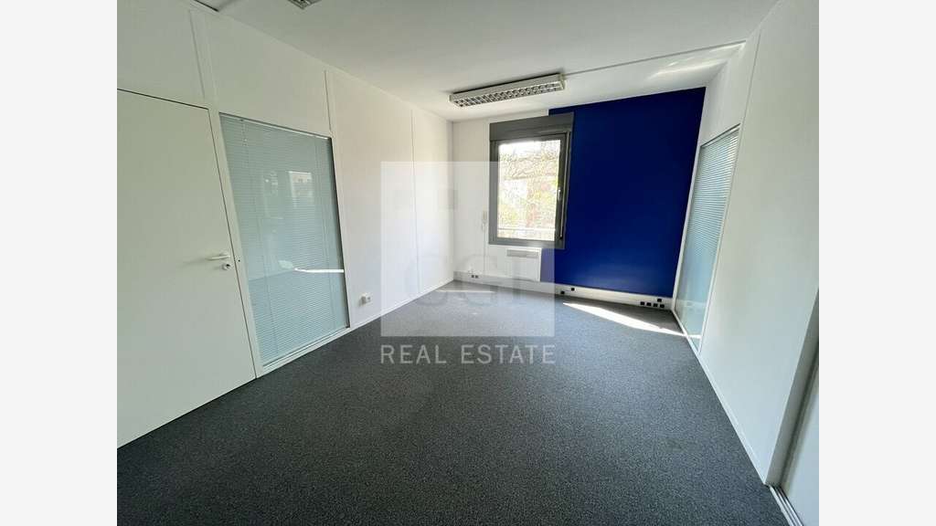 Bureau 22m² RDC à louer à Saint-Genis-Laval