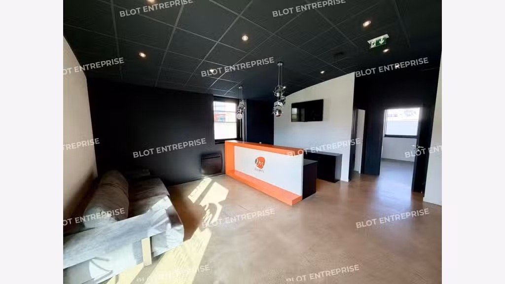A LOUER - BUREAUX 102 m² - ST GREGOIRE