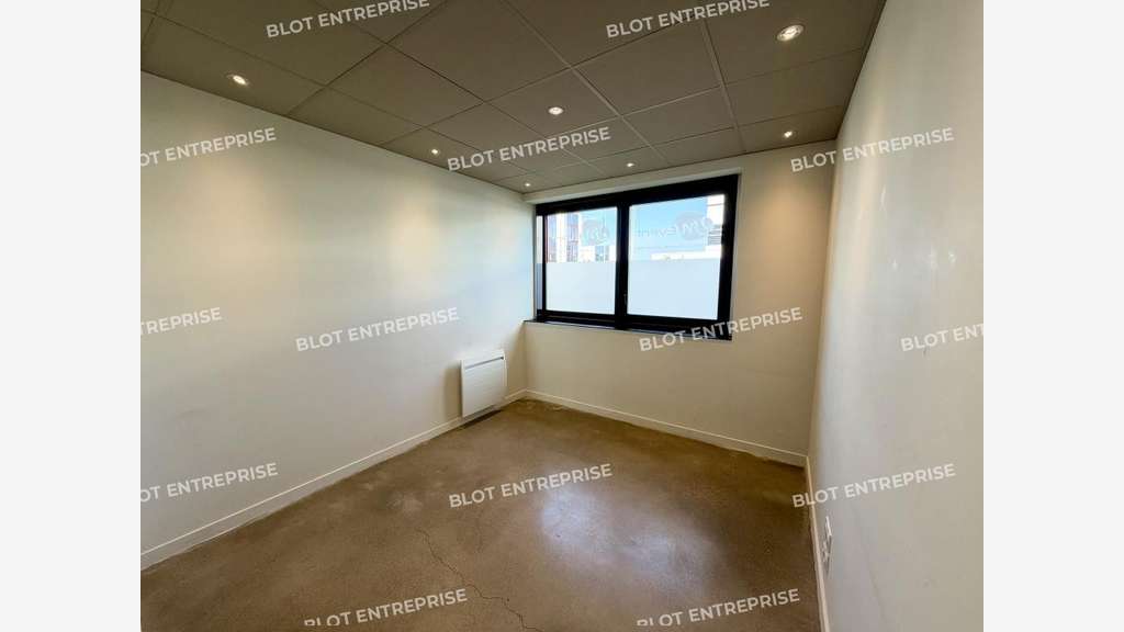 A LOUER - BUREAUX 102 m² - ST GREGOIRE