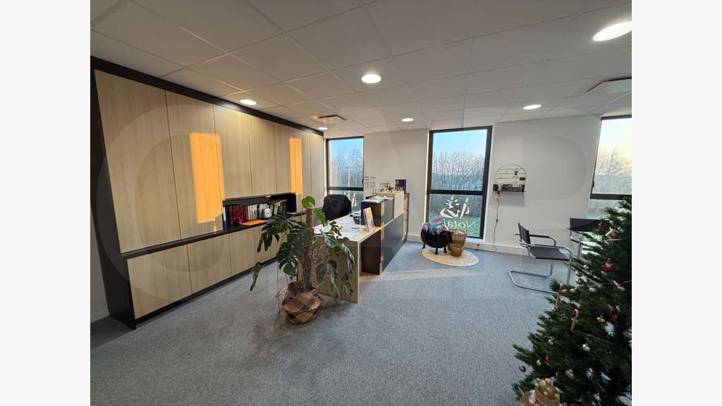 A louer bureau 160m² à Saint Grégoire Parc Edonia