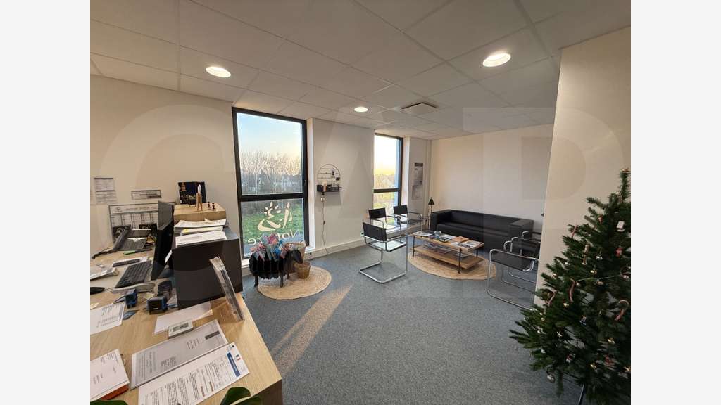 A louer bureau 160m² à Saint Grégoire Parc Edonia