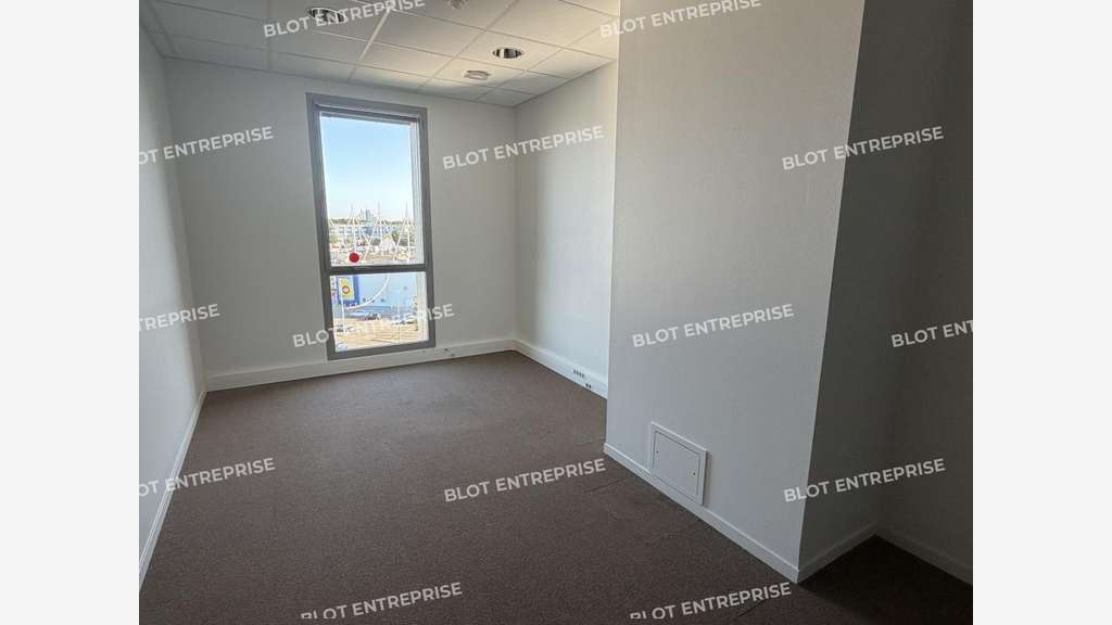 À LOUER - BUREAUX - 750 M² - SAINT HERBLAIN