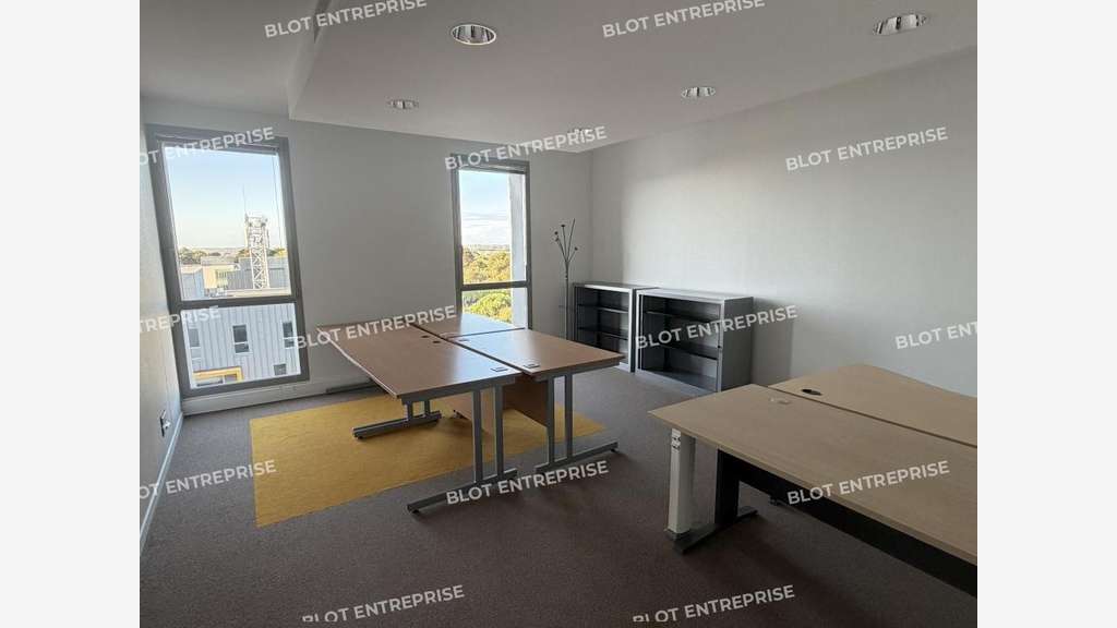À LOUER - BUREAUX - 750 M² - SAINT HERBLAIN