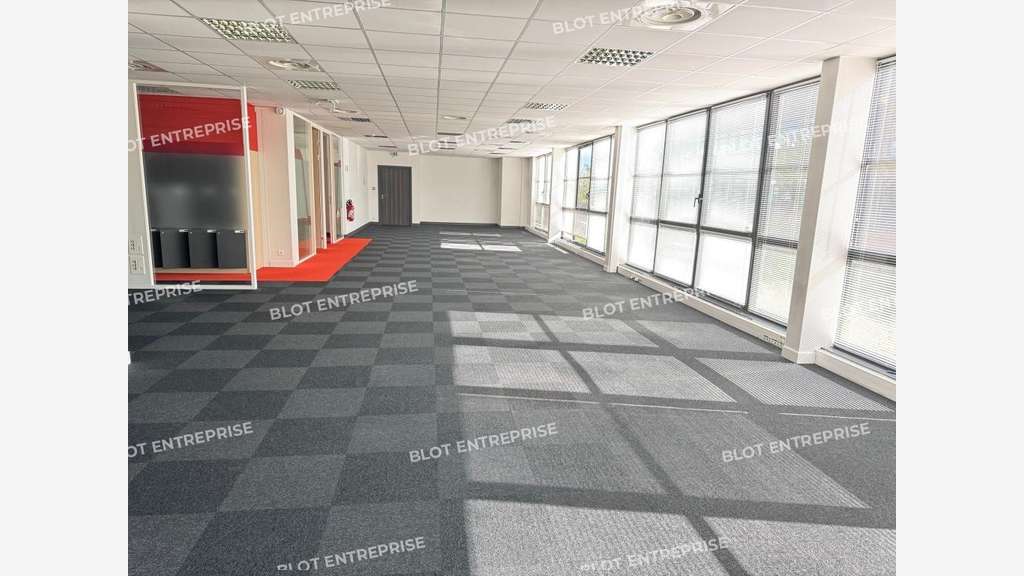 À LOUER - BUREAUX - 5 438 M² - SAINT HERBLAIN
