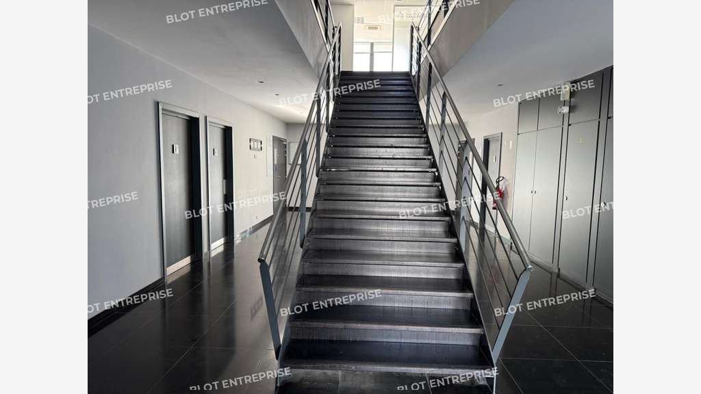 À LOUER - BUREAUX - 5 438 M² - SAINT HERBLAIN