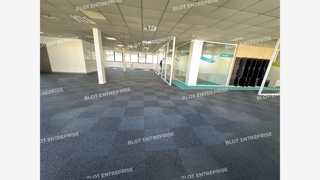 À LOUER - BUREAUX - 5 438 M² - SAINT HERBLAIN