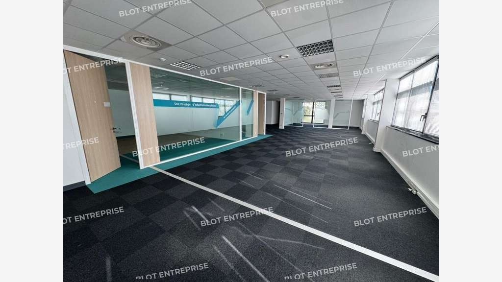 À LOUER - BUREAUX - 5 438 M² - SAINT HERBLAIN