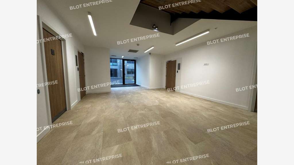 À LOUER - BUREAUX - 5 438 M² - SAINT HERBLAIN