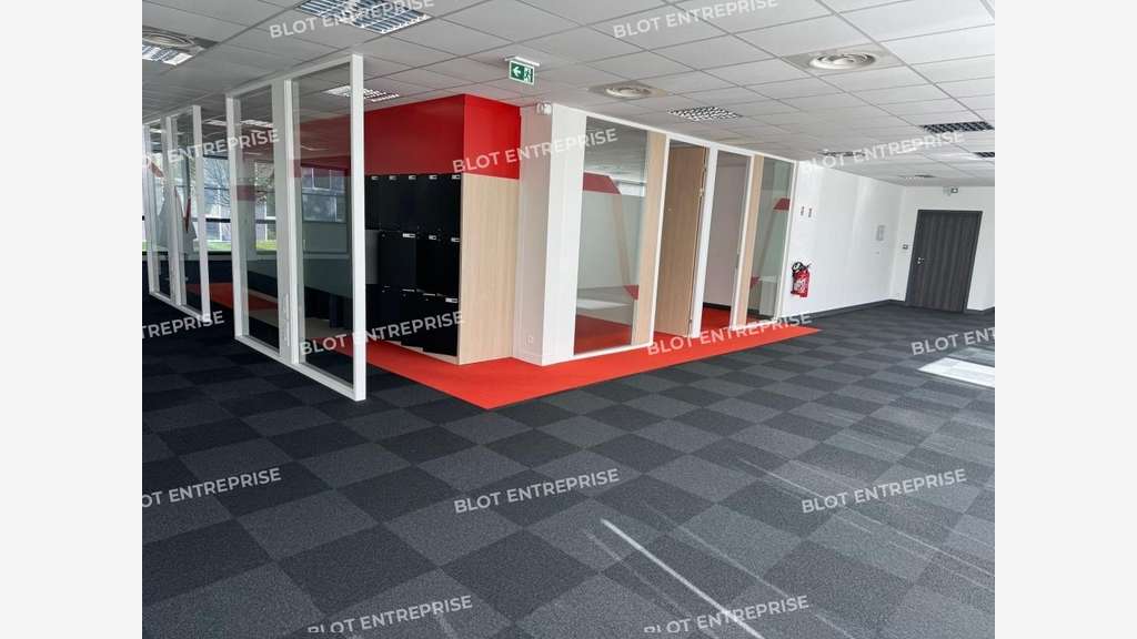 À LOUER - BUREAUX - 5 438 M² - SAINT HERBLAIN