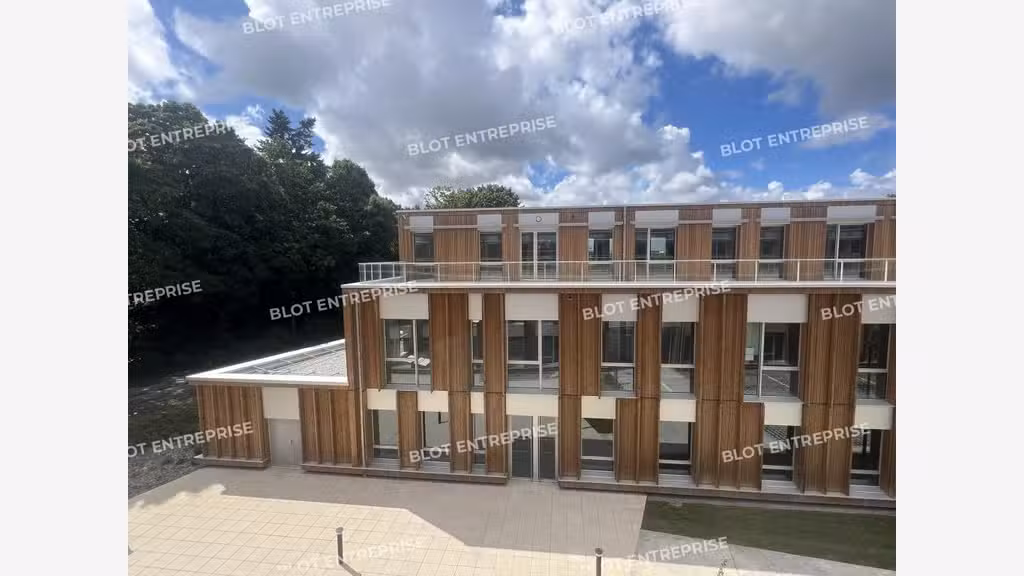 A louer bureaux 690m² à Saint-Jacques-de-la-Lande