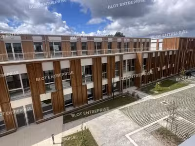 A louer bureaux 690m² à Saint-Jacques-de-la-Lande