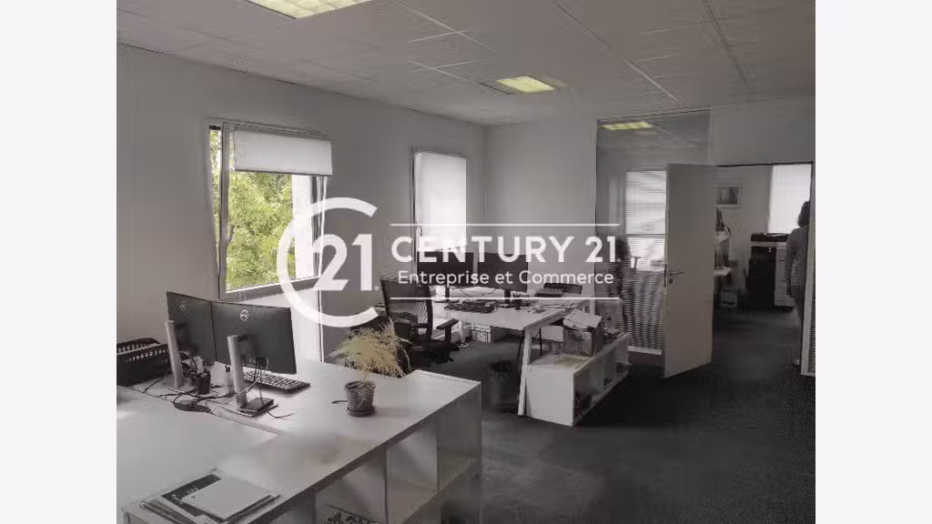 A louer bureau de 105m² au 1er étage Saint-Nazaire