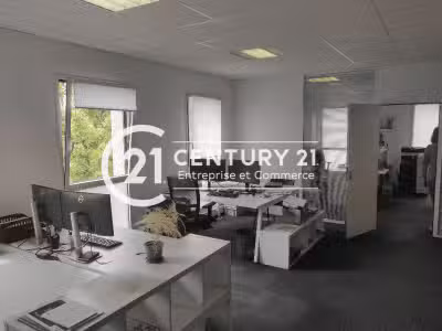 A louer bureau de 105m² au 1er étage Saint-Nazaire