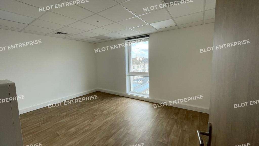À LOUER - BUREAUX - 26 m² - SAINT NAZAIRE