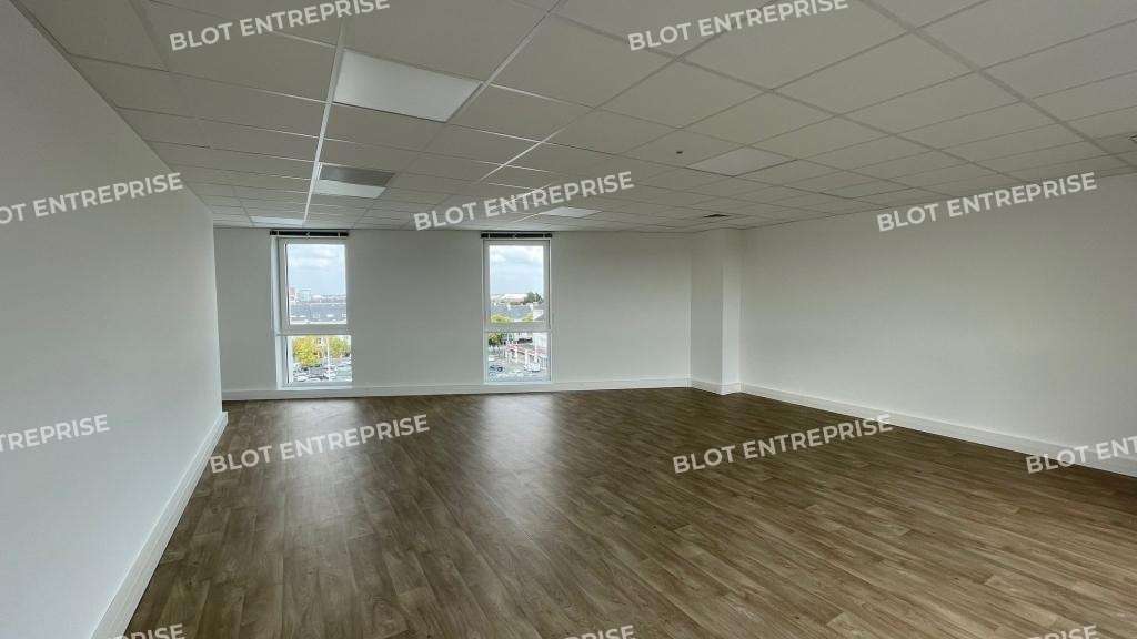 À LOUER - BUREAUX - 360 m² - SAINT NAZAIRE