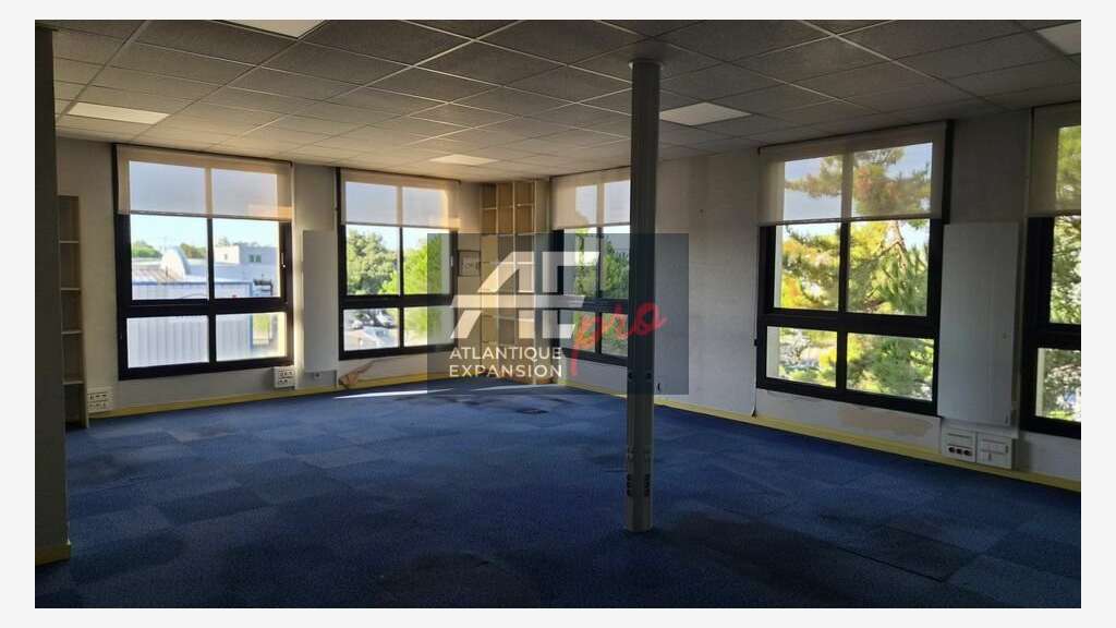 44 - SAINT-NAZAIRE - BUREAUX à louer
