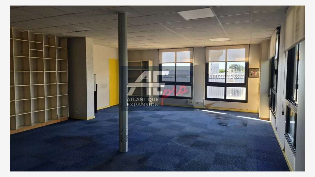 44 - SAINT-NAZAIRE - BUREAUX à louer