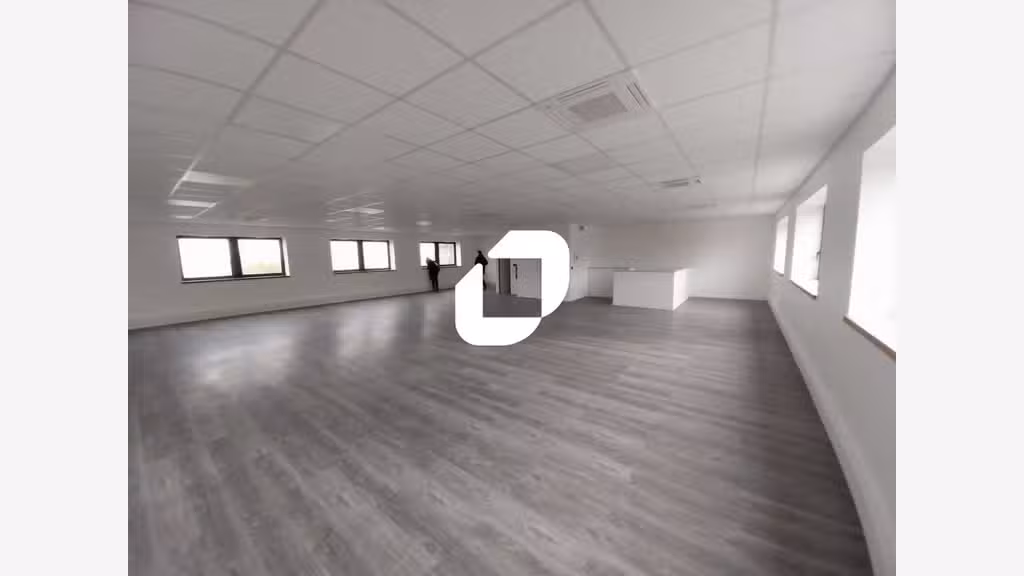 A louer Bureaux 386m² Saint ouen l'aumone