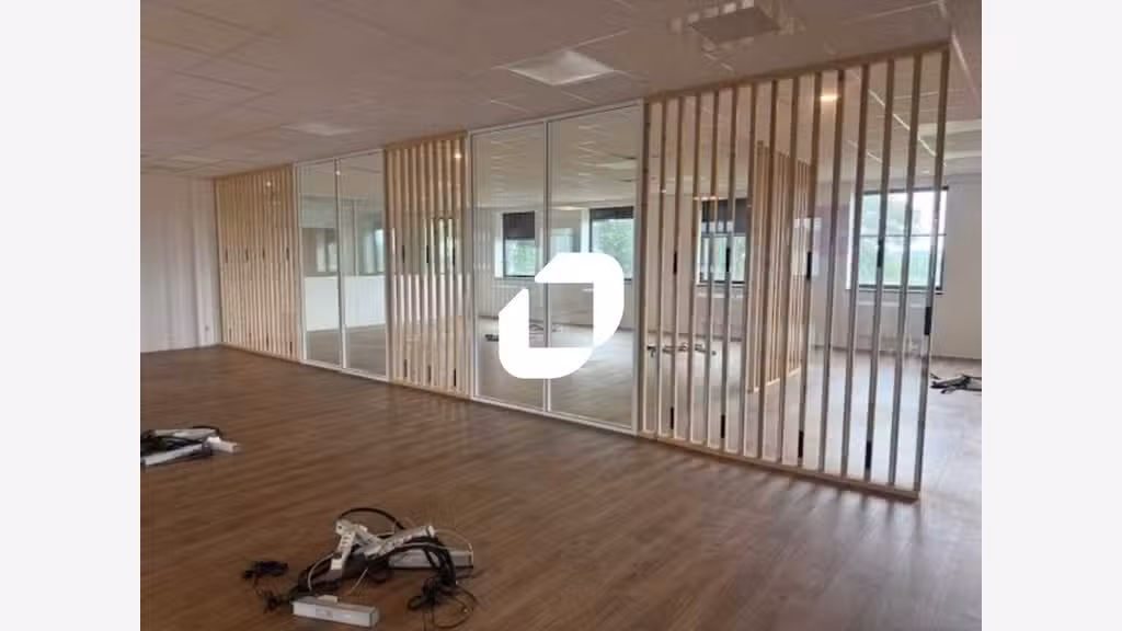 A louer Bureaux 677m² Saint ouen l'aumone