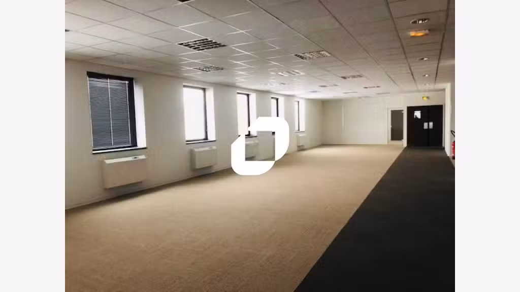 A louer Bureaux 2703m² Saint ouen l'aumone