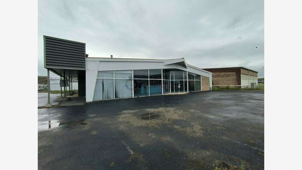 Loue bureaux de 600m² à Saint Pantaléon de Larche