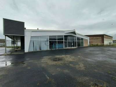 Loue bureaux de 600m² à Saint Pantaléon de Larche