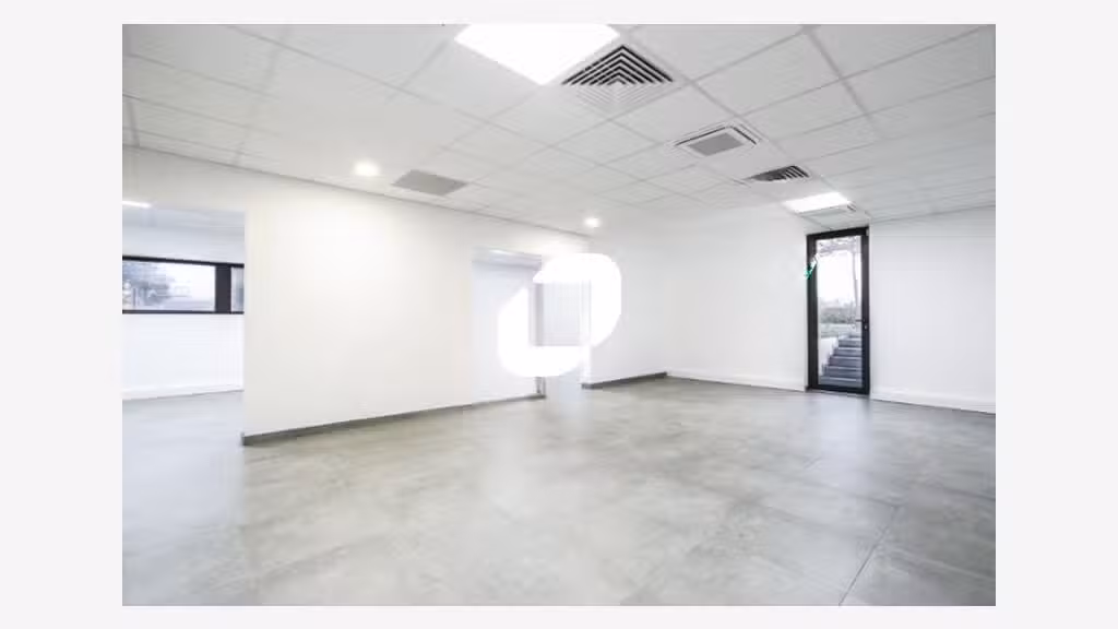 A louer Bureaux 1080m² Saint pierre du perray