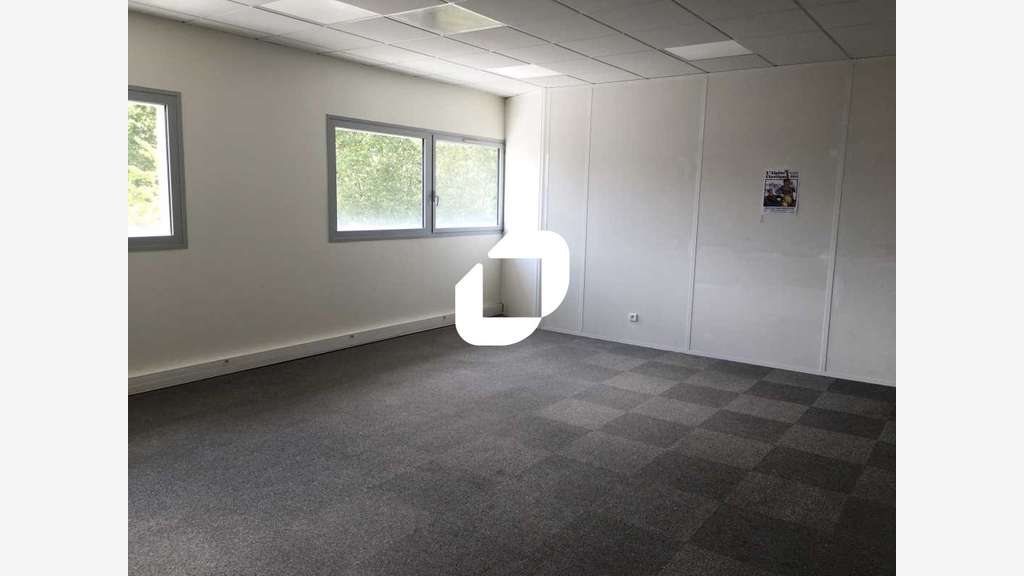 A louer Bureaux 1748m² Saint priest