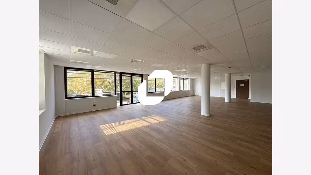 A louer Bureaux 2429m² Saint priest