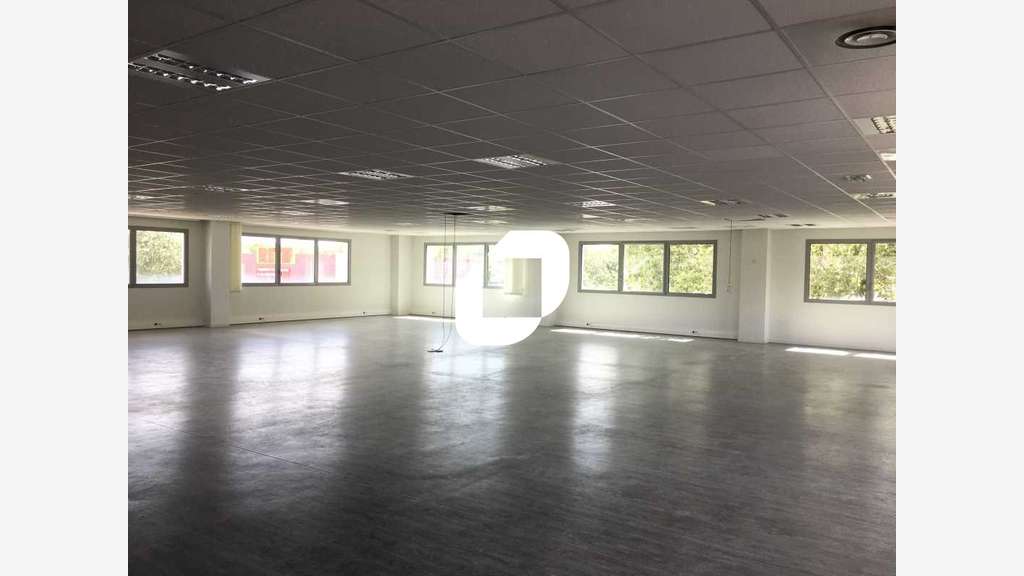 A louer Bureaux 1748m² Saint priest