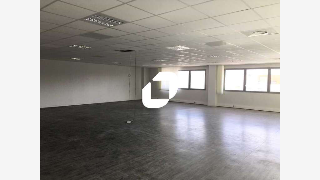 A louer Bureaux 1748m² Saint priest