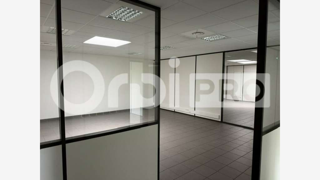 Bureaux de 435 m² à louer  Saint-Priest