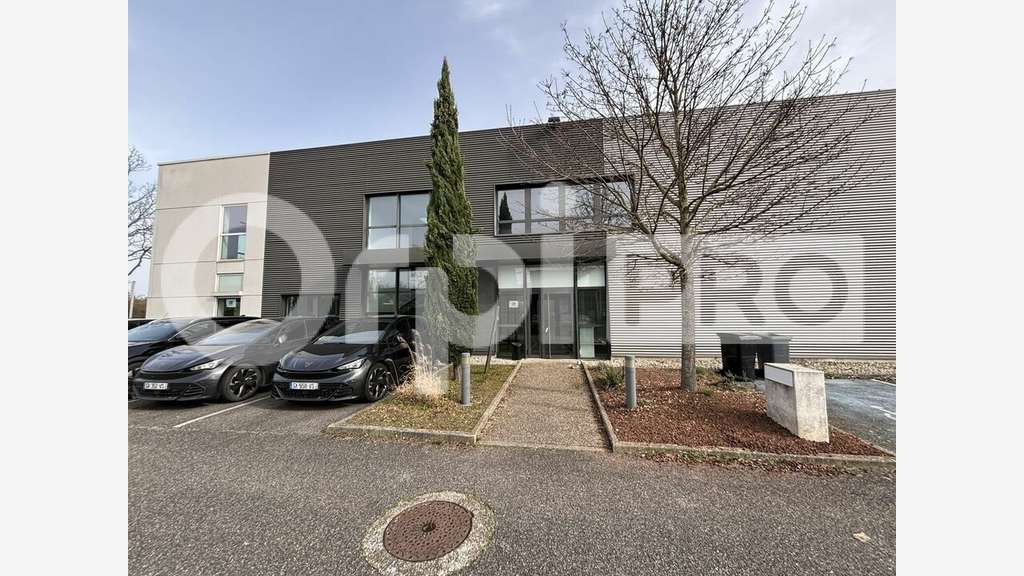 Bureaux de 435 m² à louer  Saint-Priest