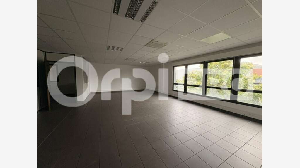Bureaux de 435 m² à louer  Saint-Priest