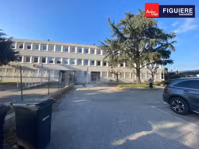 471m² de bureaux aménagés et PMR à louer LA GANDON