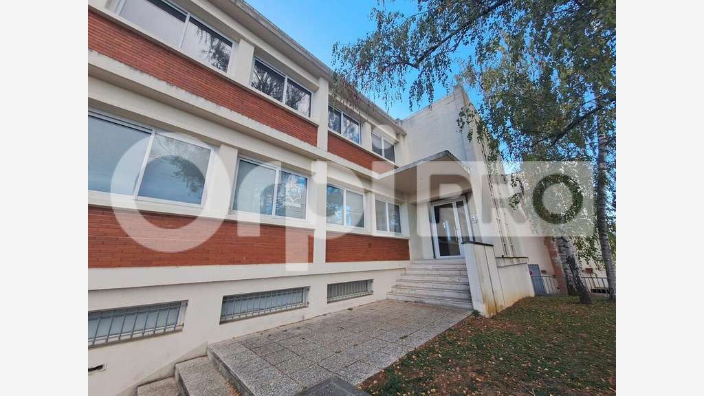 Bureaux en bon état général 112m² à louer à Senlis
