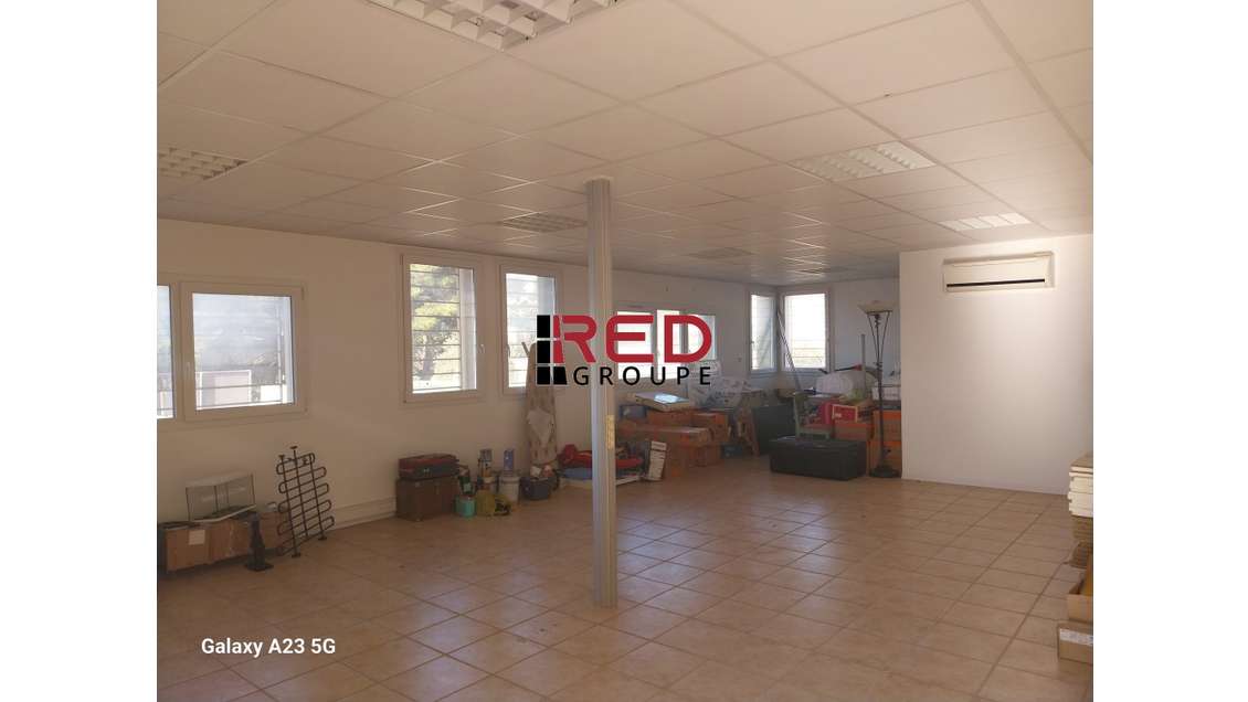 A louer bureau 67m² R+1 ZA de Septème-les-Vallons