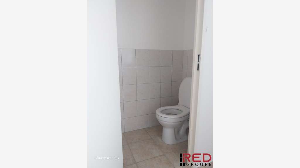 A louer bureau 67m² R+1 ZA de Septème-les-Vallons