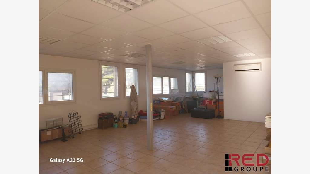 A louer bureau 67m² R+1 ZA de Septème-les-Vallons