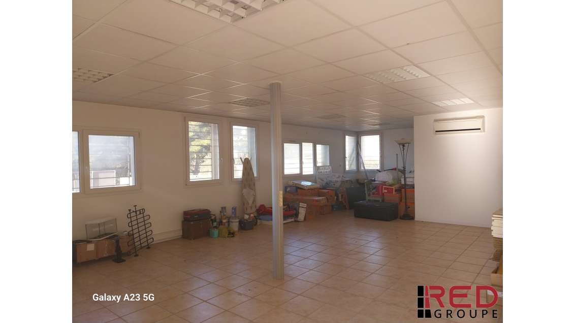 A louer bureau 67m² R+1 ZA de Septème-les-Vallons