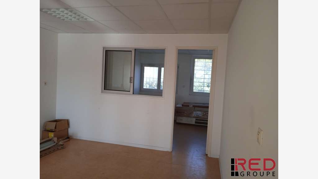 A louer bureau 67m² R+1 ZA de Septème-les-Vallons