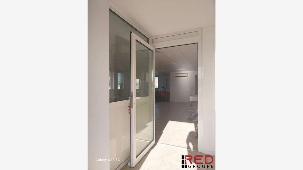 A louer bureau 67m² R+1 ZA de Septème-les-Vallons